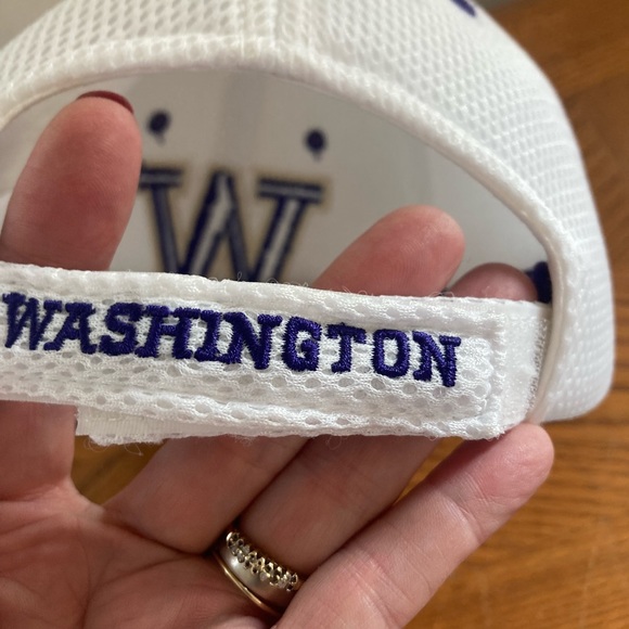UNIVERSITY of WASHINGTON by T.E.I. Baseball Cap with adjustable back closure OS - Picture 5 of 7